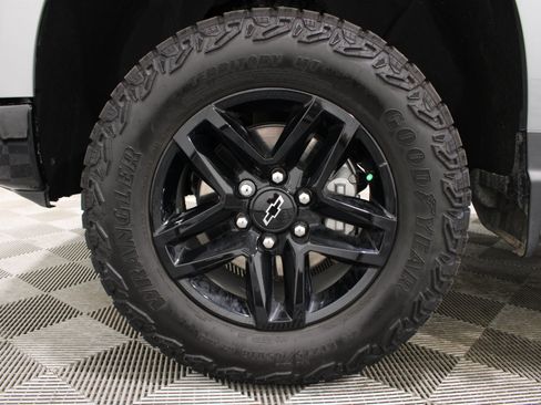 Used 2025 Chevrolet Silverado 1500 LT Trail Boss w/ Convenience Package II AWD/4WD image 35