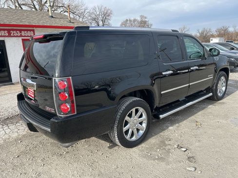 Used 2014 GMC Yukon XL Denali image 3
