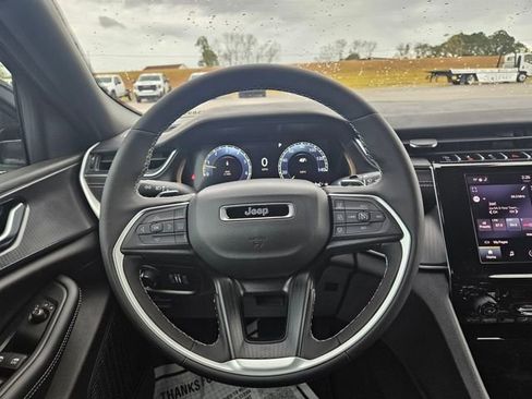 New 2025 Jeep Grand Cherokee Altitude image 14