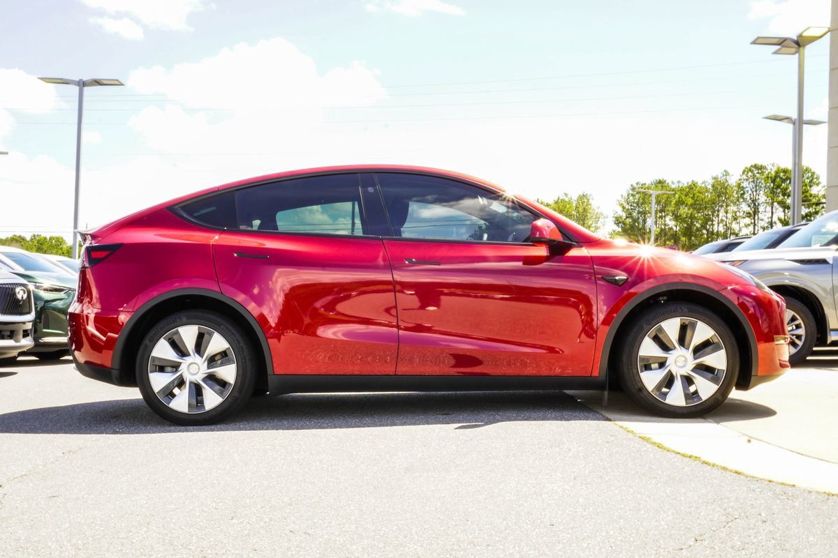 Used 2024 Tesla Model Y Long Range AWD/4WD image 6