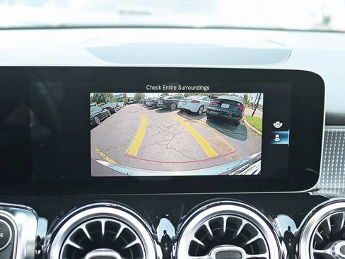 Used 2020 Mercedes-Benz GLB 250 4MATIC image 20