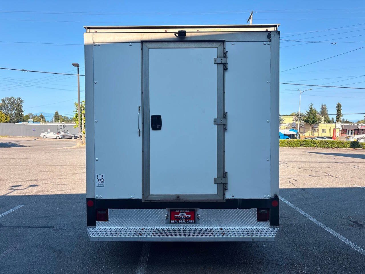 Used 2019 Ford Transit 350 138 DRW RWD image 4