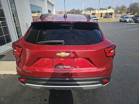 Used 2025 Chevrolet Trax LT w/ LT Convenience Package image 5