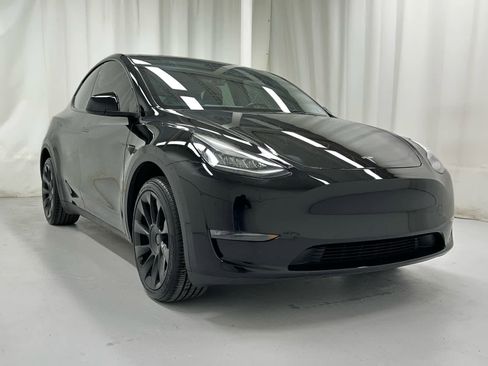 Used 2023 Tesla Model Y Long Range image 2