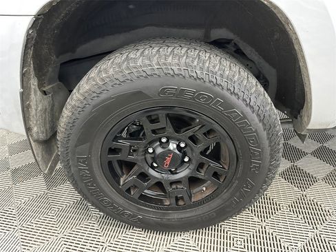 Used 2018 Toyota 4Runner SR5 Premium image 18