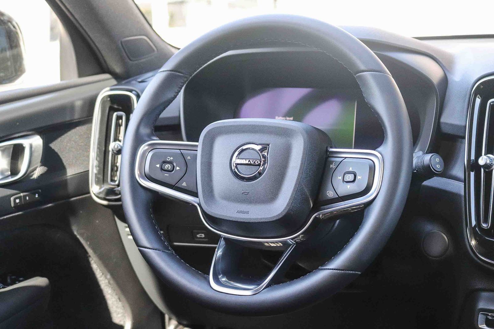 Used 2023 Volvo XC40 Recharge Plus w/ Protection Package Premier AWD/4WD image 17