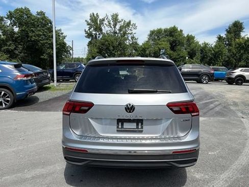 Used 2023 Volkswagen Tiguan SE w/ Panoramic Sunroof Package AWD/4WD image 6