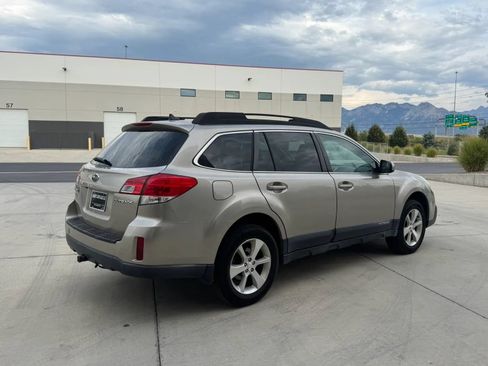 Used 2014 Subaru Outback 2.5i Limited AWD/4WD image 5