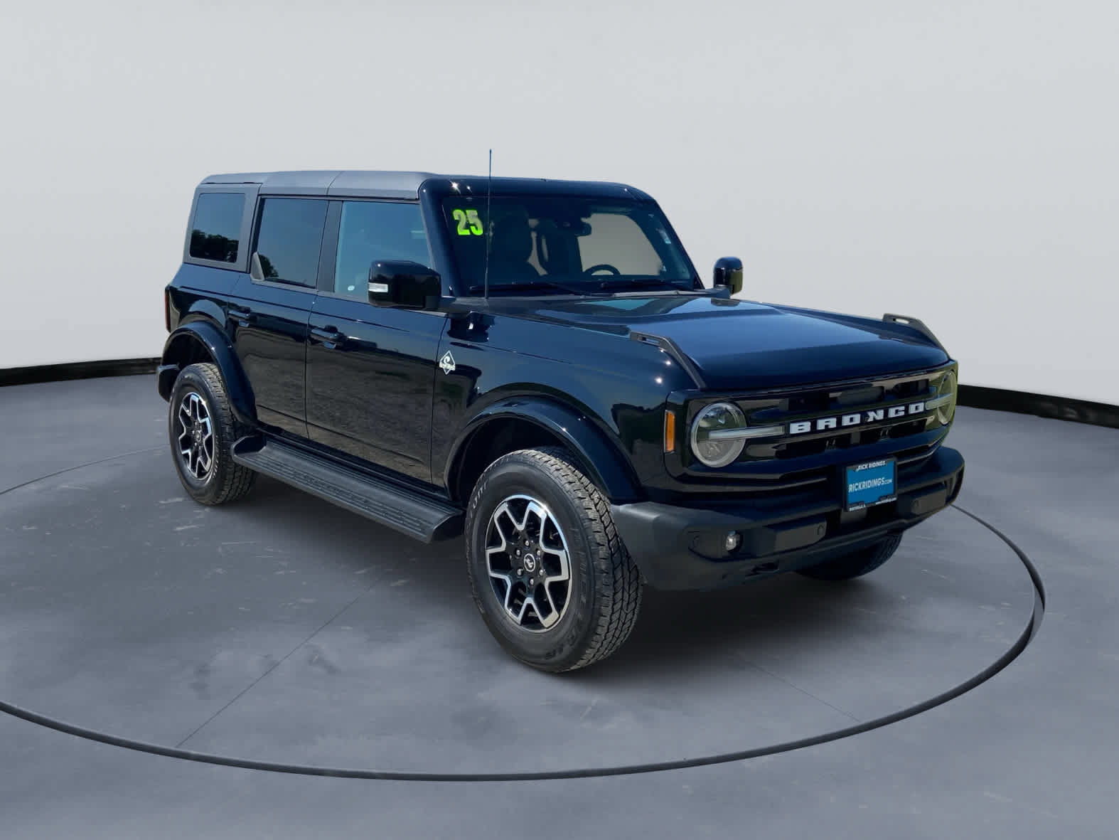 Used 2025 Ford Bronco Outer Banks AWD/4WD image 3