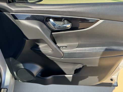 Used 2017 Nissan Rogue Sport SL w/ SL Premium Package image 40