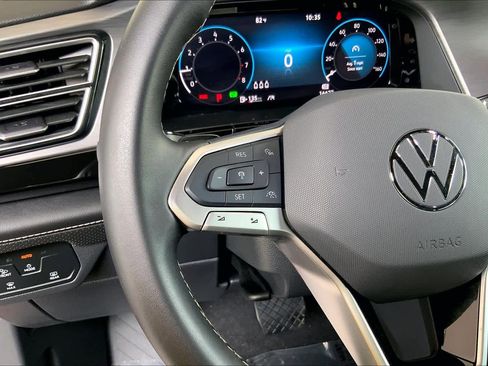 Used 2025 Volkswagen Atlas Cross Sport SE FWD image 23