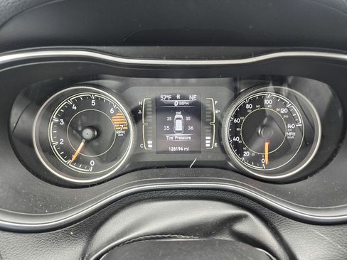Used 2019 Jeep Cherokee Latitude Plus FWD image 32