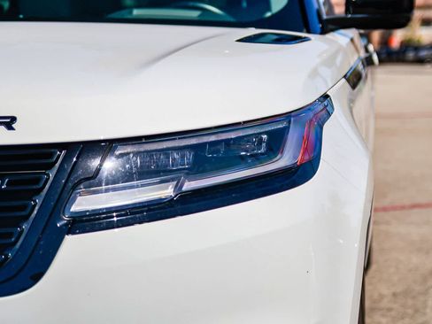 Used 2025 Land Rover Range Rover Velar Dynamic SE image 10