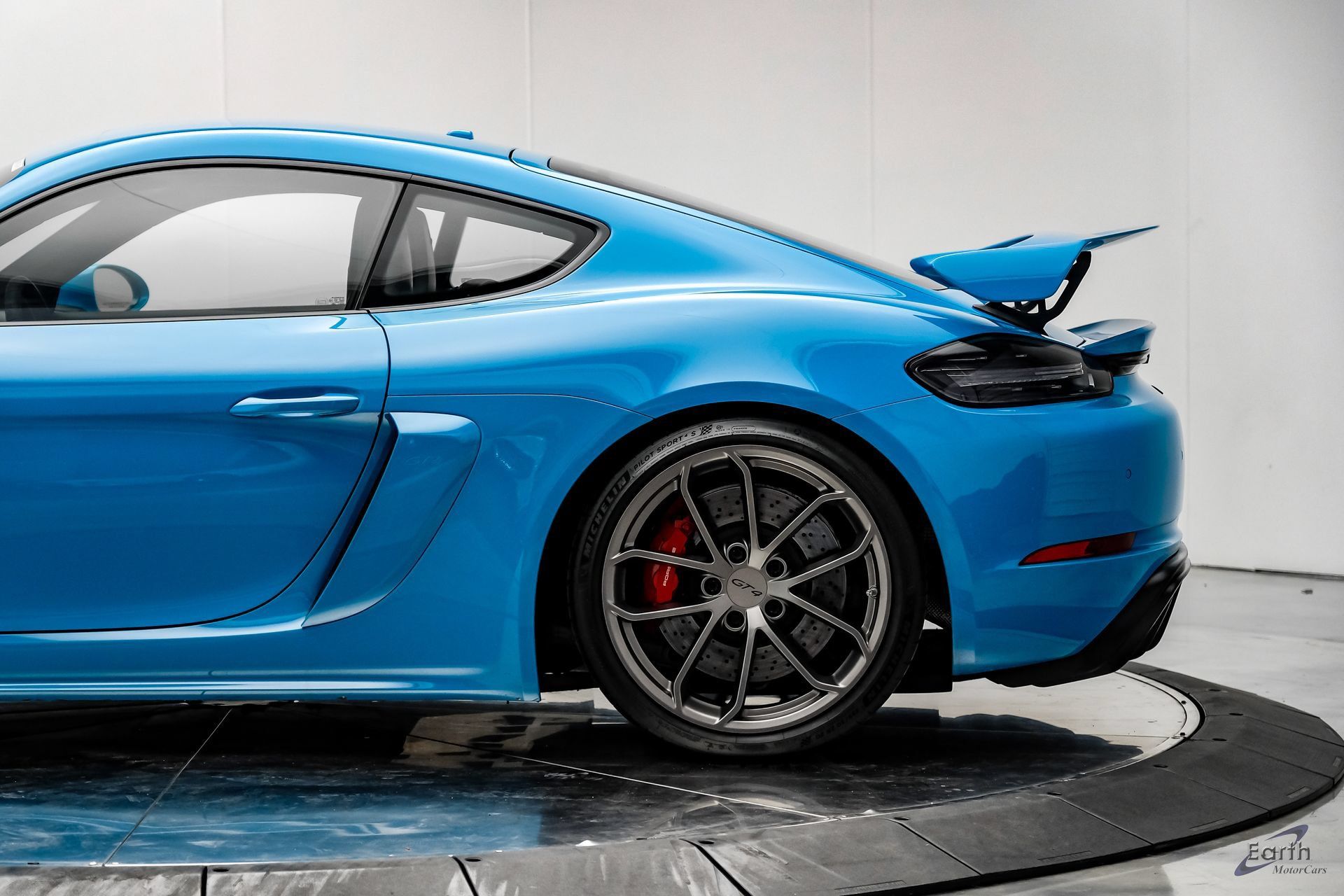 Used 2020 Porsche 718 Cayman GT4 RWD image 9