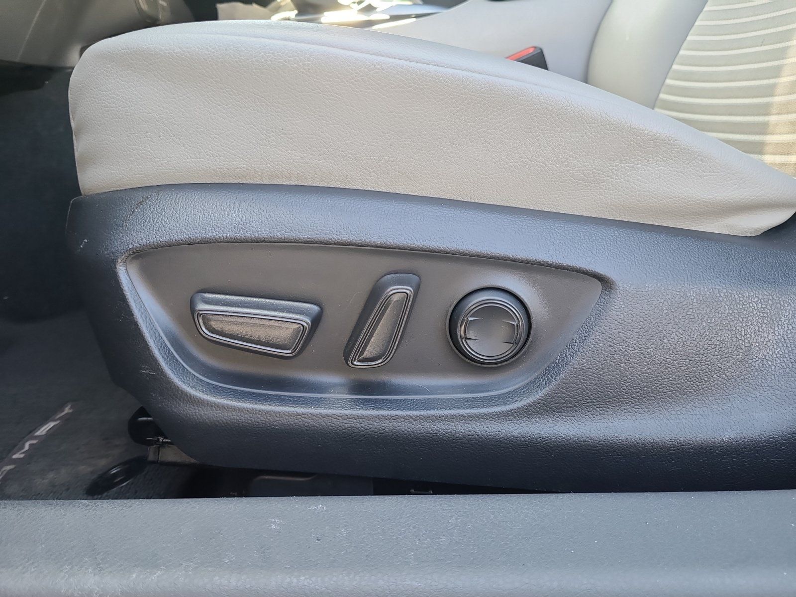 Used 2024 Toyota Camry SE FWD image 14