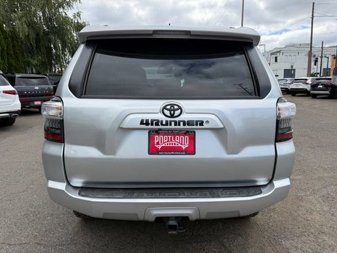 Used 2020 Toyota 4Runner SR5 AWD/4WD image 9
