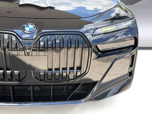 Used 2023 BMW 760i xDrive w/ Executive Package AWD/4WD image 11