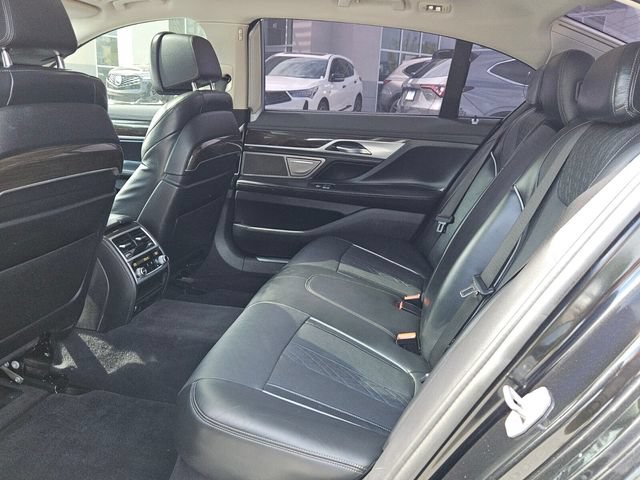 Used 2022 BMW 740i w/ Premium Package RWD image 4