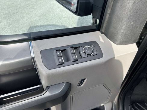 Used 2016 Ford F150 XLT w/ Equipment Group 302A Luxury image 18