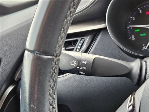 Used 2019 Toyota C-HR XLE FWD image 22