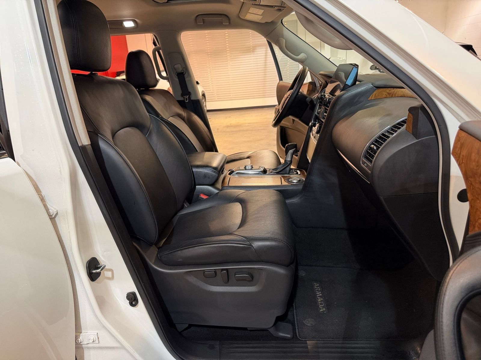 Used 2024 Nissan Armada SL RWD image 38