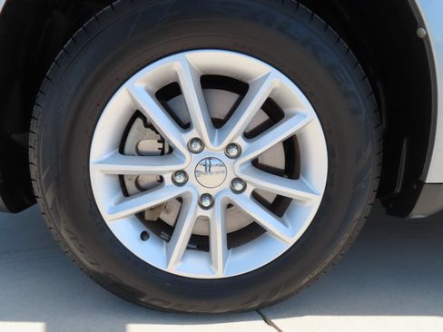 Used 2017 Dodge Journey SXT w/ Comfort/Convenience Group FWD image 5