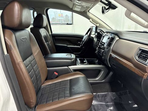 Used 2018 Nissan Titan S image 25