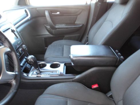 Used 2016 Chevrolet Traverse LT w/ Style and Technology Package FWD image 18