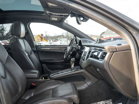 Used 2018 Porsche Macan S image 13