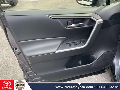 Used 2021 Toyota RAV4 XLE w/ XLE Grade Weather Package AWD/4WD image 16