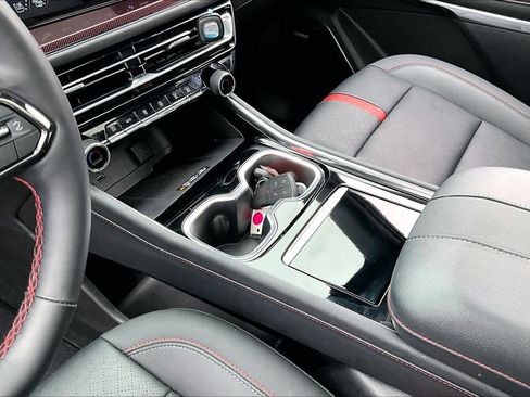 Used 2024 Chevrolet Traverse RS image 16