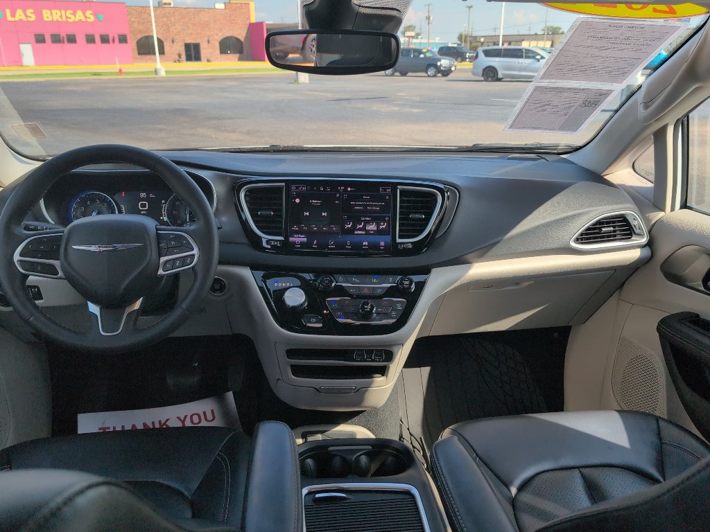 Used 2024 Chrysler Pacifica Touring-L FWD image 15
