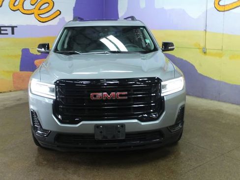 Used 2023 GMC Acadia SLE w/ Infotainment Package image 3