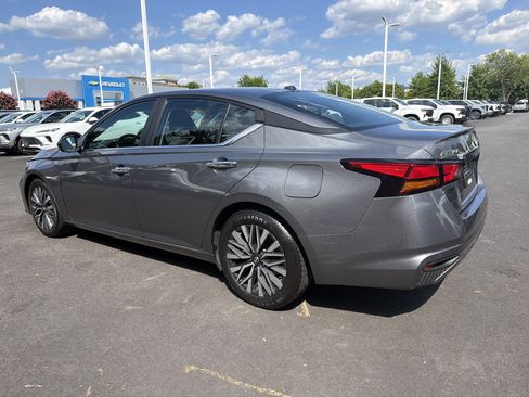 Used 2024 Nissan Altima 2.5 SV FWD image 8