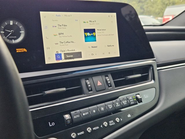 Used 2025 Lexus ES 350 w/ Premium Package FWD image 7