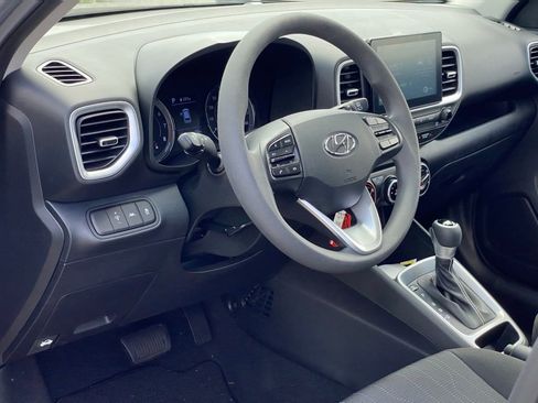 Used 2022 Hyundai Venue SE FWD image 7
