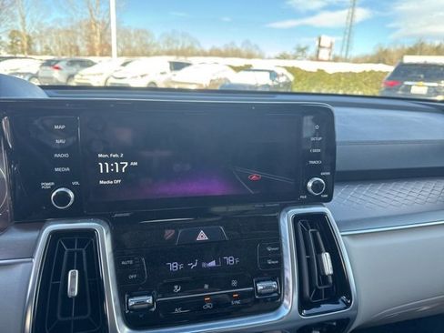 Used 2022 Kia Sorento SX image 9