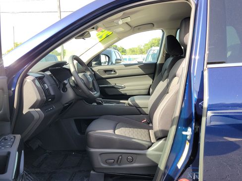 Certified 2026 Nissan Pathfinder SV FWD image 18