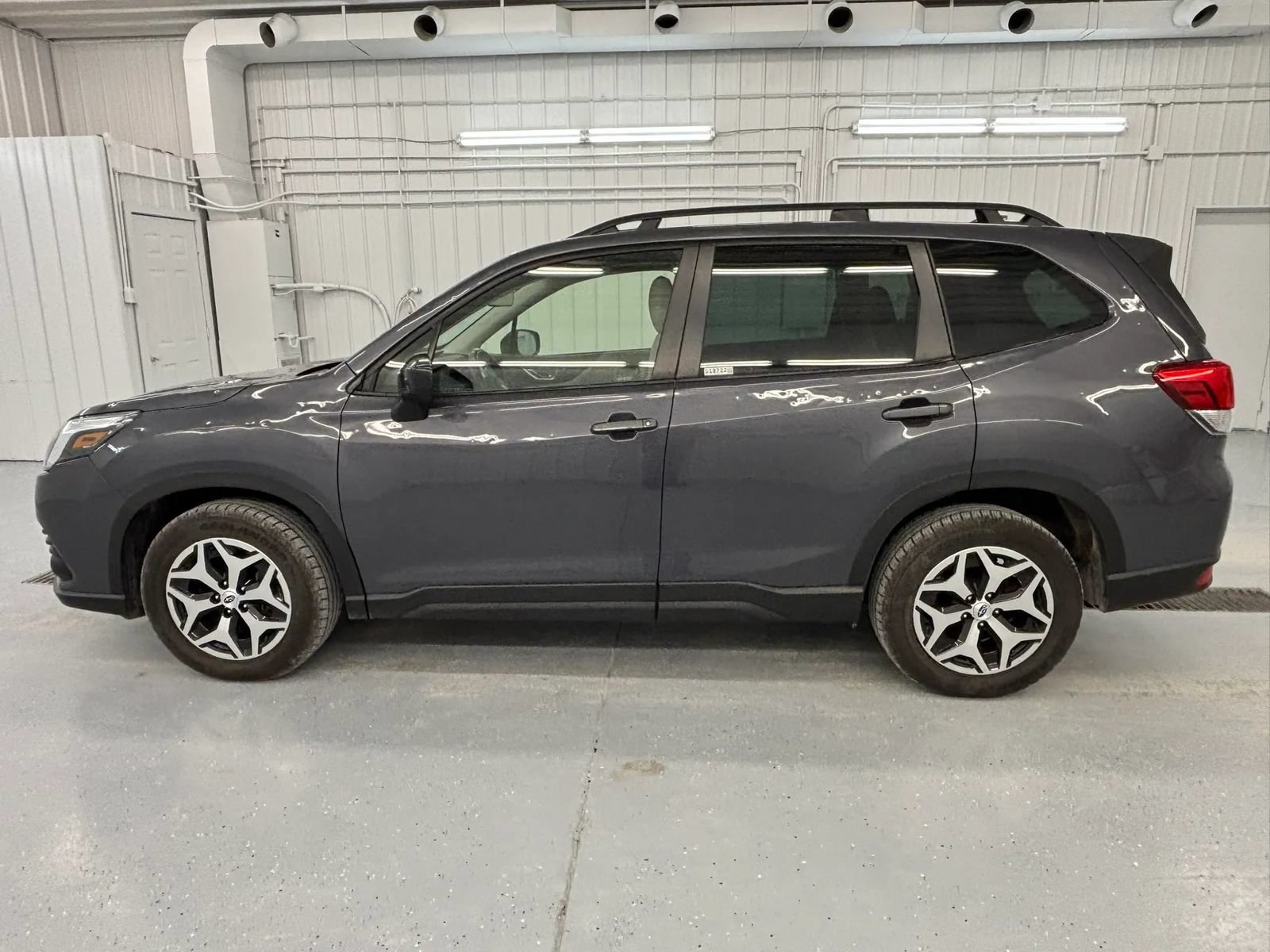 Used 2023 Subaru Forester Premium AWD/4WD image 2