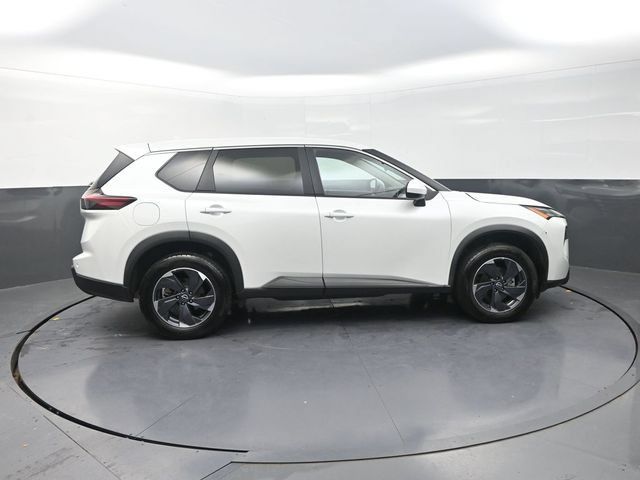 Used 2024 Nissan Rogue SV FWD image 9