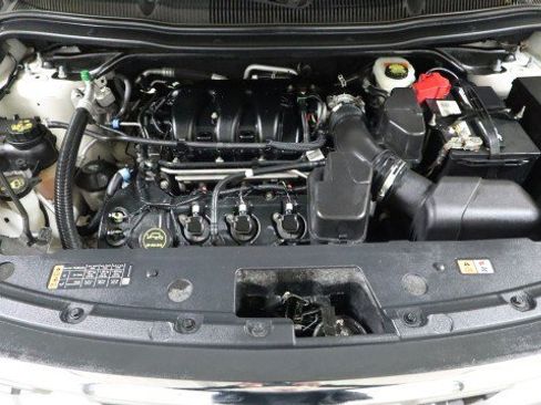 Used 2018 Ford Explorer XLT image 17