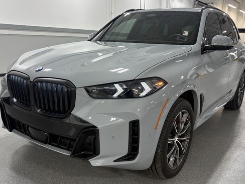 Certified 2025 BMW X5 xDrive40i w/ M Sport Package AWD/4WD image 5