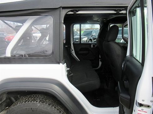 Used 2018 Jeep Wrangler Unlimited Sport image 16