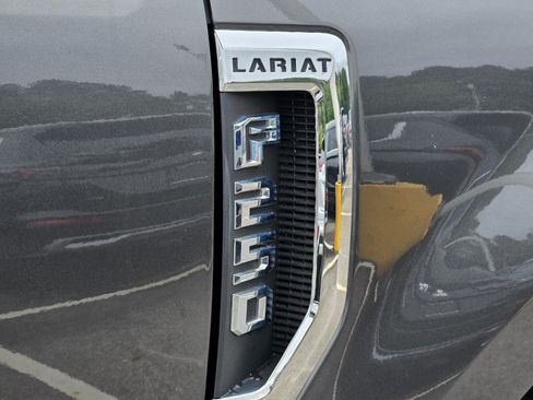 Used 2019 Ford F250 Lariat w/ Lariat Ultimate Package AWD/4WD image 17