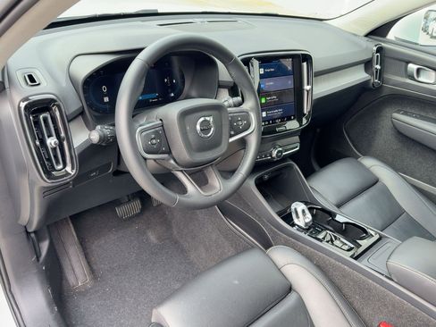 Certified 2025 Volvo XC40 B5 Plus image 27
