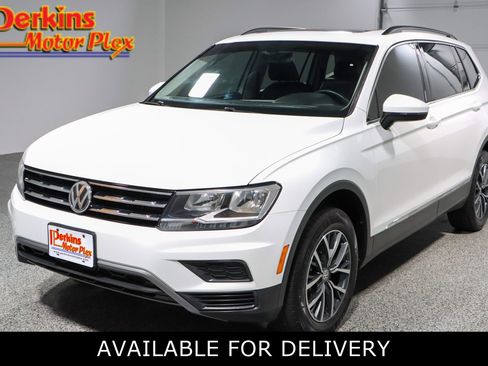 Used 2020 Volkswagen Tiguan SE image 1