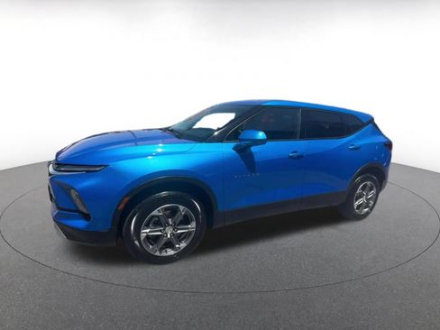 Used 2025 Chevrolet Blazer LT FWD image 6