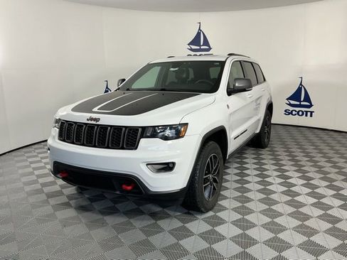Used 2017 Jeep Grand Cherokee Trailhawk image 3