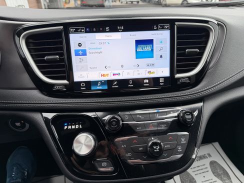 New 2026 Chrysler Pacifica Select image 15