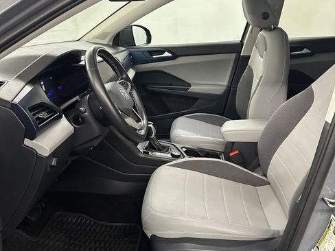 Used 2022 Volkswagen Taos SE w/ Panoramic Sunroof Package image 11